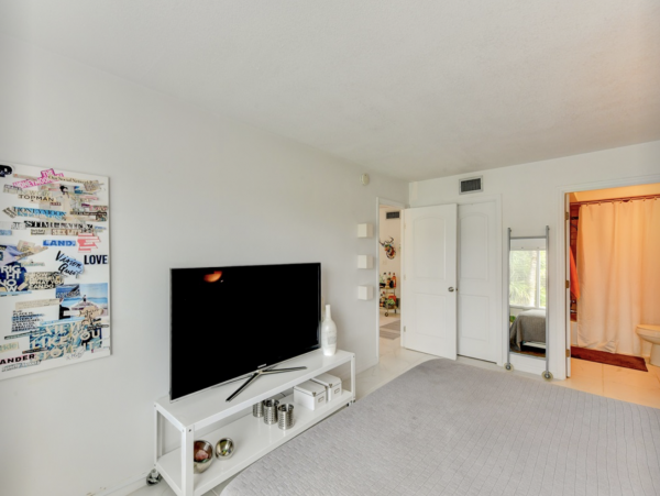 Longboat Key Walk to Beach Two Bedroom Vacation Condo